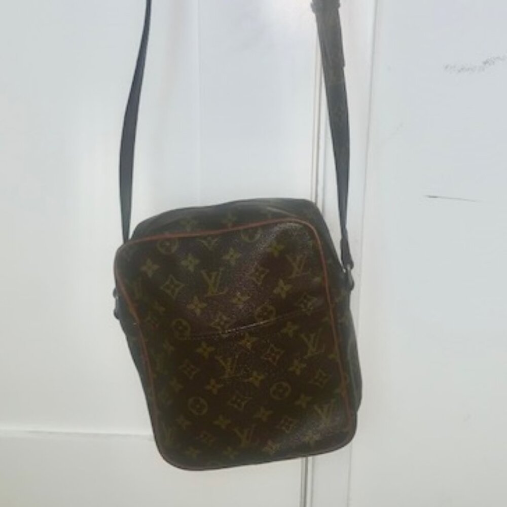 ✨👜 Authentic Louis Vuitton Vintage Monogram Canvas Marceau PM Messenger Bag 👜✨ - Picture 3 of 13